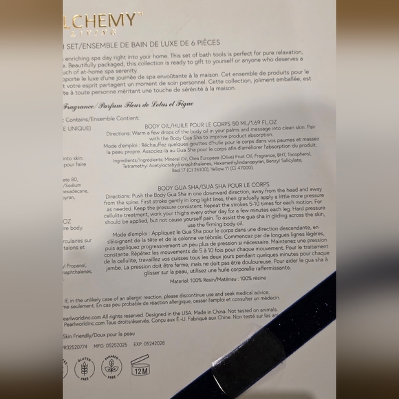 Large Gift Set With Robe And Large Guasha Tool - Picture 7 of 7